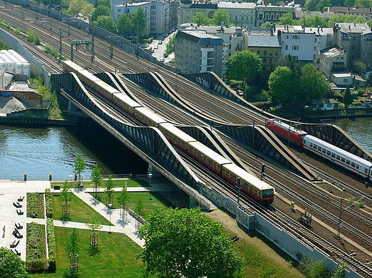 neue Brücke Spandau Haupt Bahnhof